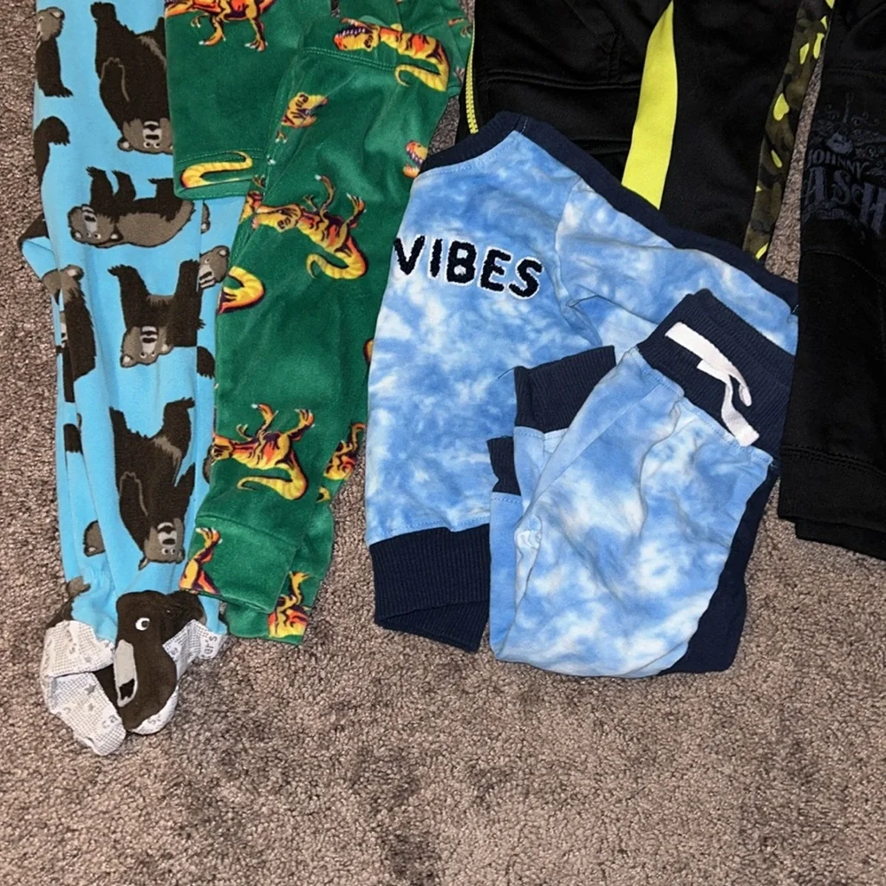Babyboy 18m fall & winter pjs matching set sweatshirt bundle!!